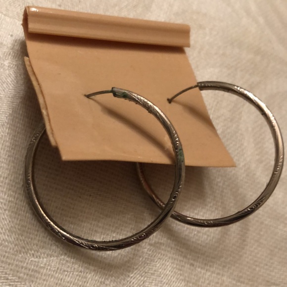 NWT silver etched hypo allergenic thin hoops - Picture 2 of 8